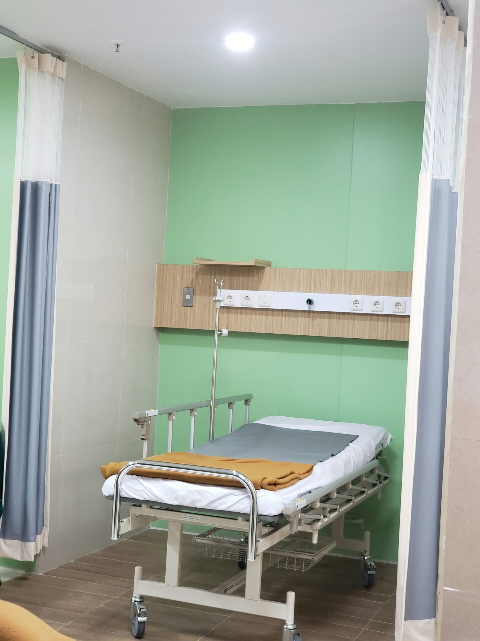 Choosing the Right Size Sheets for Hospital Beds